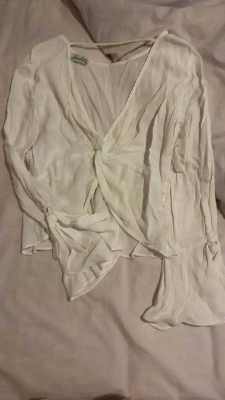 Blusa blanca de manga larga elegante - 2