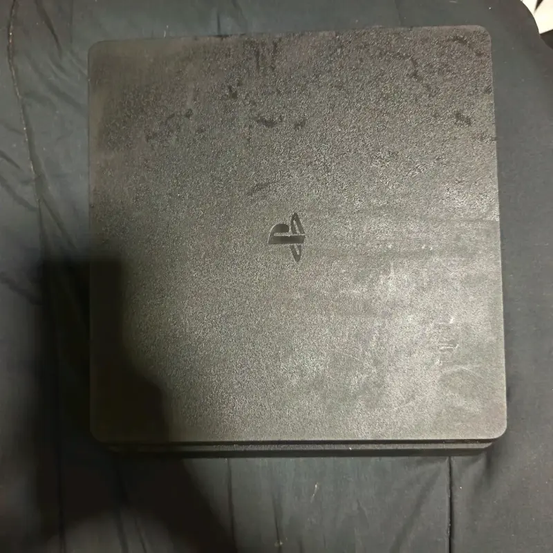 Consola PS4 1TB con juegos y dos controles - 4