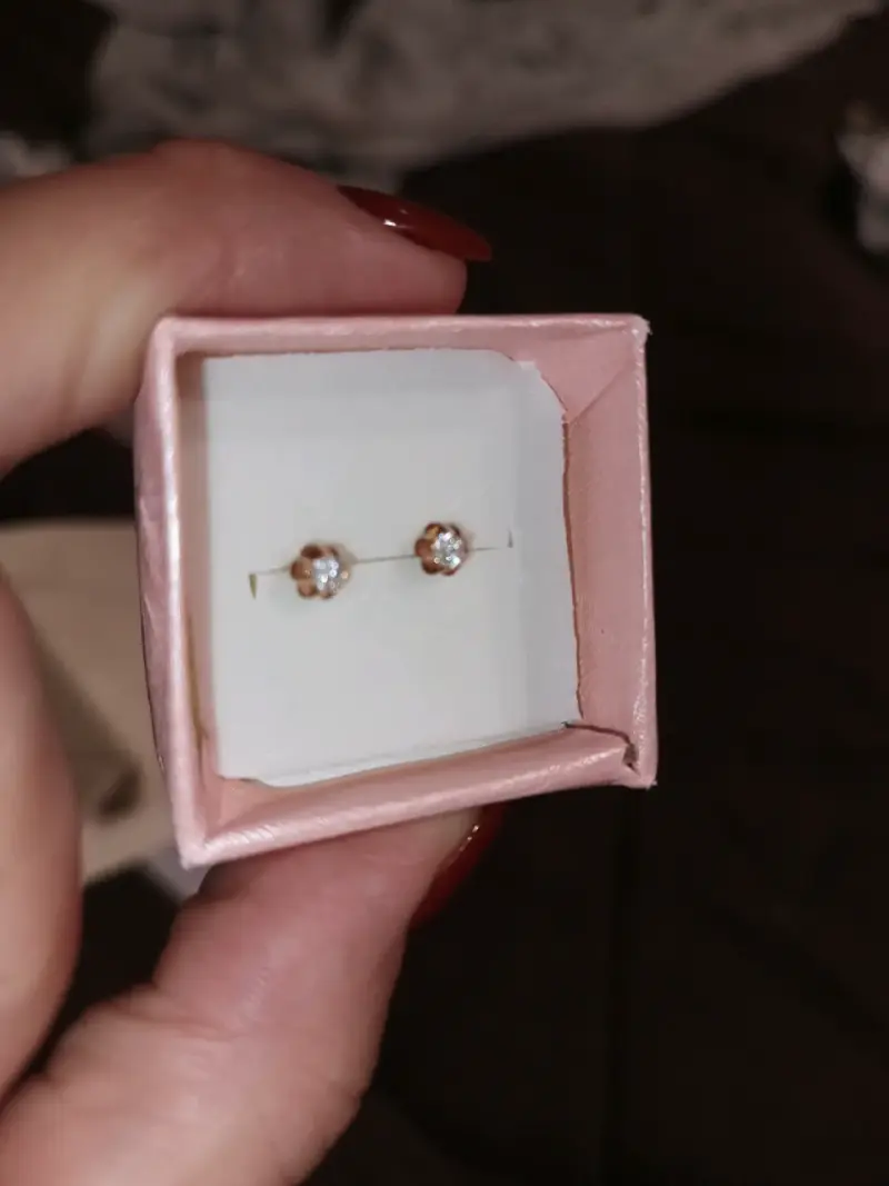 Aros de oro con diseño floral - 2
