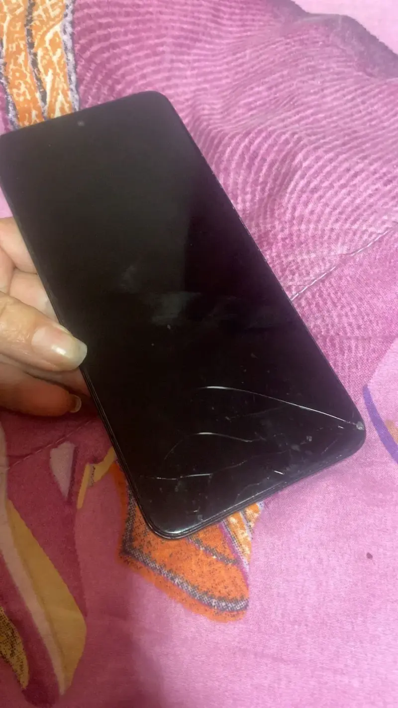 Smartphone con pantalla rota para repuestos - 1
