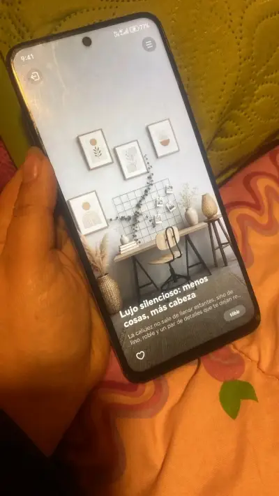 Smartphone con pantalla rota para repuestos - miniatura 2
