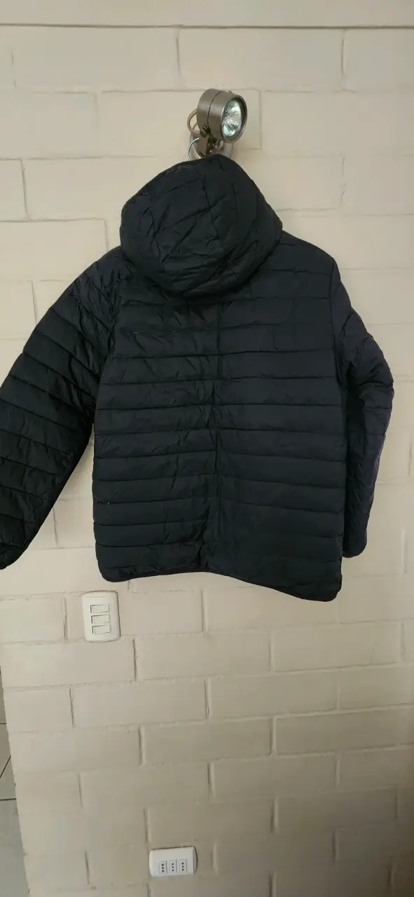 Chaqueta acolchada negra con capucha - 2