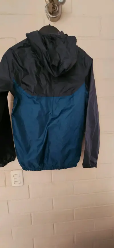 Chaqueta cortaviento azul para niño - miniatura 2