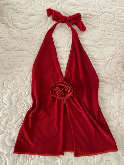 Top rojo con diseño floral - miniatura 1