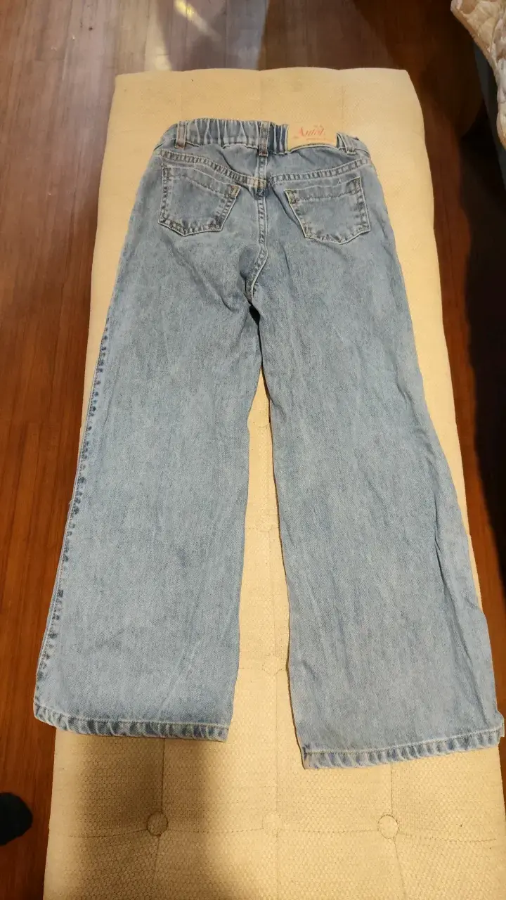 Jeans de niñade mezclilla con parches de estrellas - 2