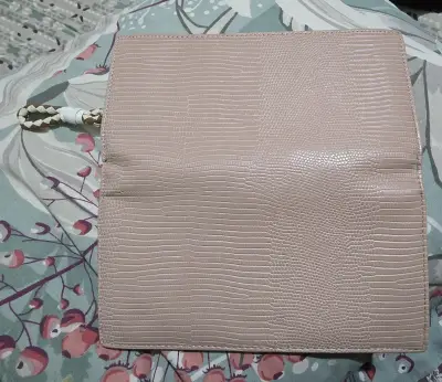 Billetera de cuero marrón con múltiples compartimentos - miniatura 2