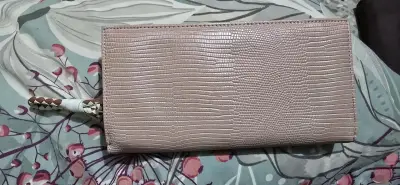 Billetera de cuero marrón con múltiples compartimentos - miniatura 4