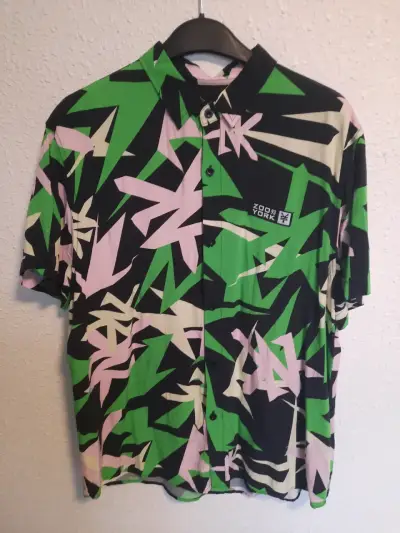 Camisa estampada Zoo York verde y negra - miniatura 1