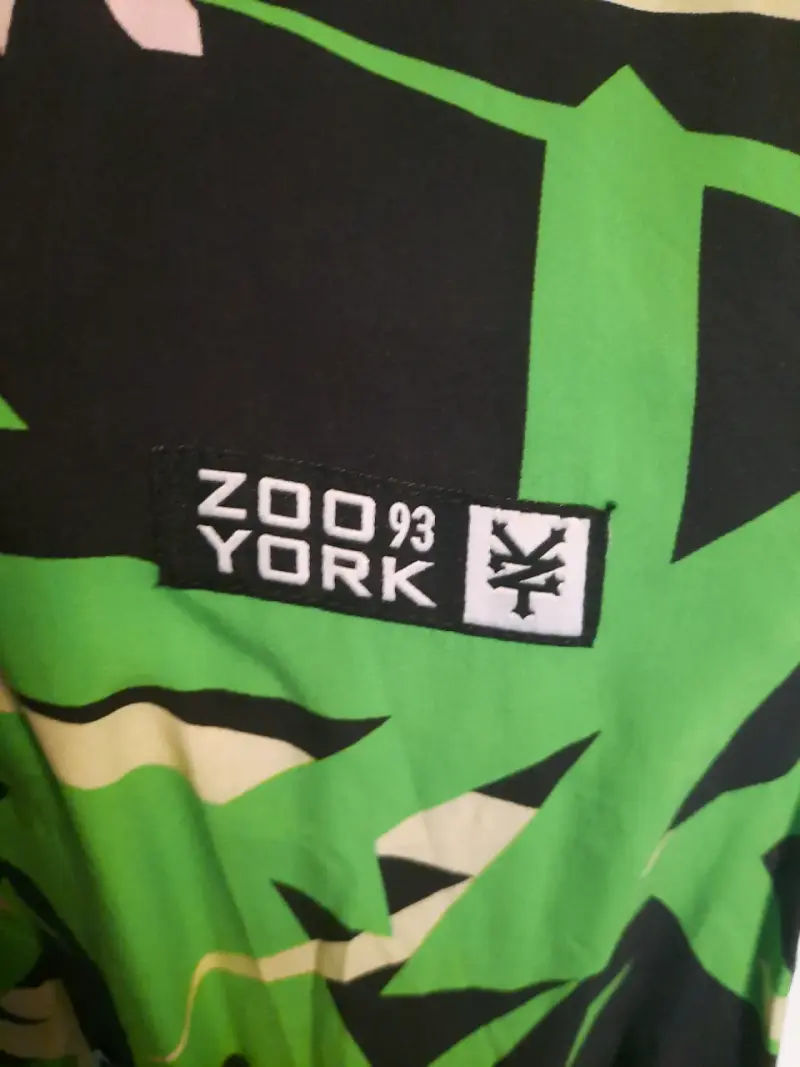 Camisa estampada Zoo York verde y negra - 3