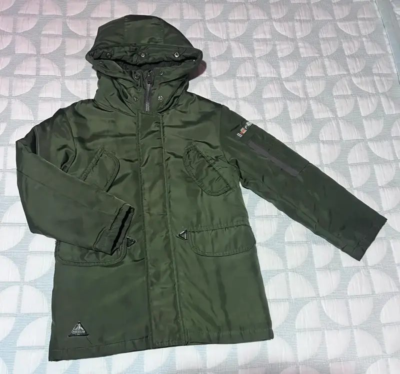 Parka verde con capucha para invierno - 1