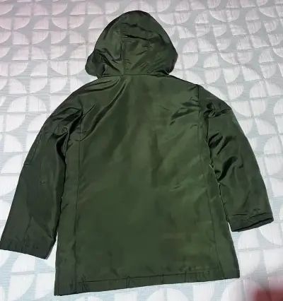 Parka verde con capucha para invierno - miniatura 2
