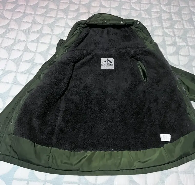 Parka verde con capucha para invierno - 3