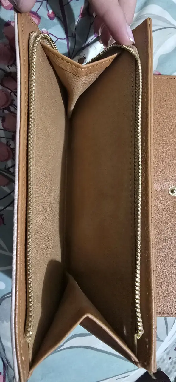 Billetera de cuero marrón con múltiples compartimentos - 5