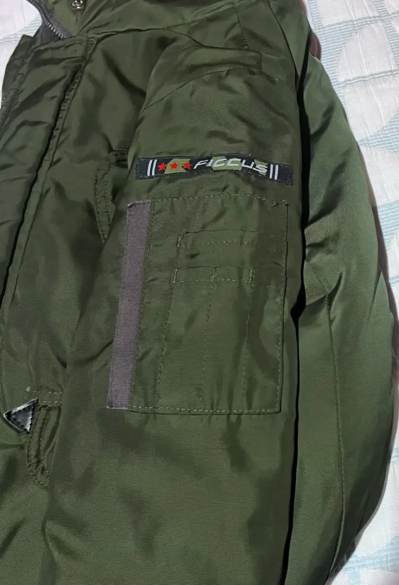 Parka verde con capucha para invierno - 4