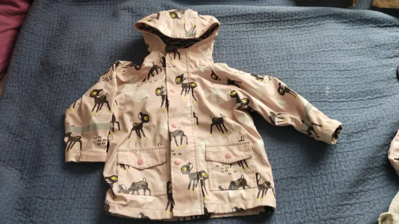 Chaqueta impermeable infantil con diseño de ciervos - 2