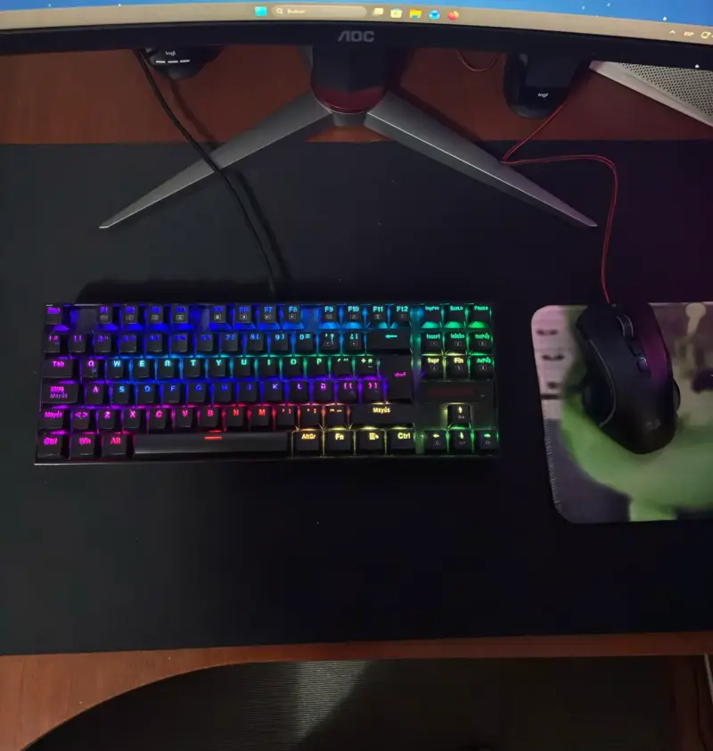 PC Gamer + Monitor + Combo teclado y mouse - 5