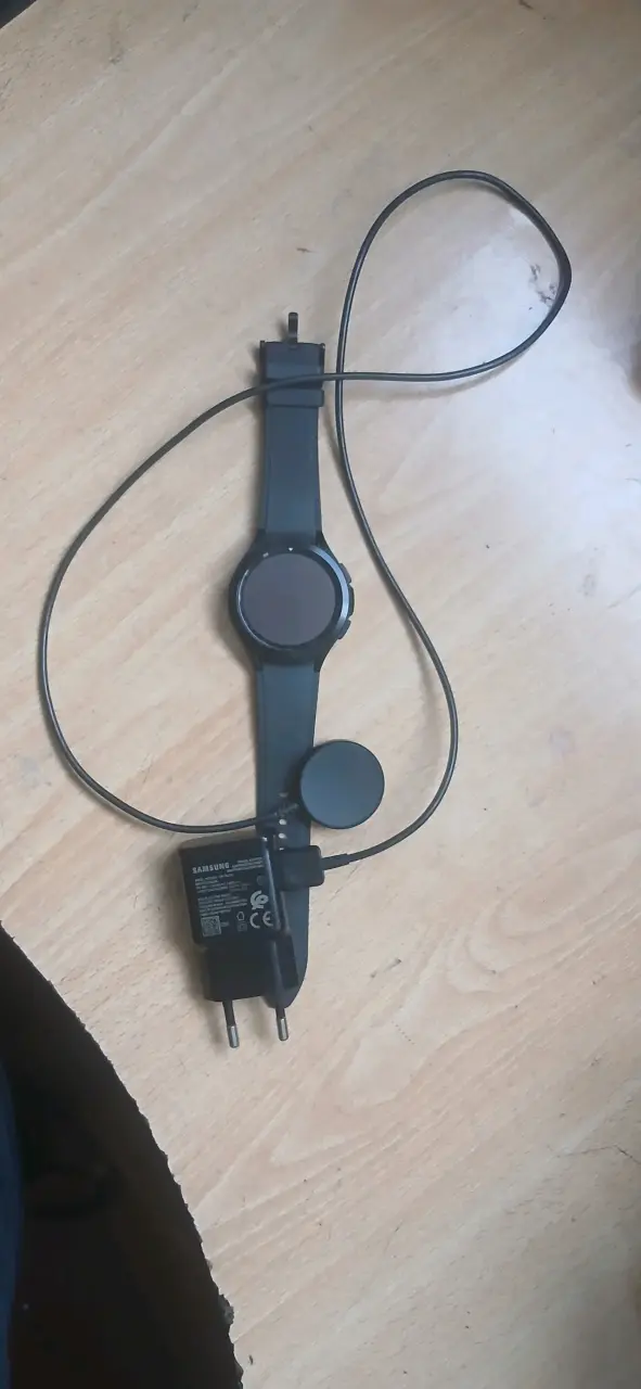 Smartwatch Samsung con cargador incluido - 1