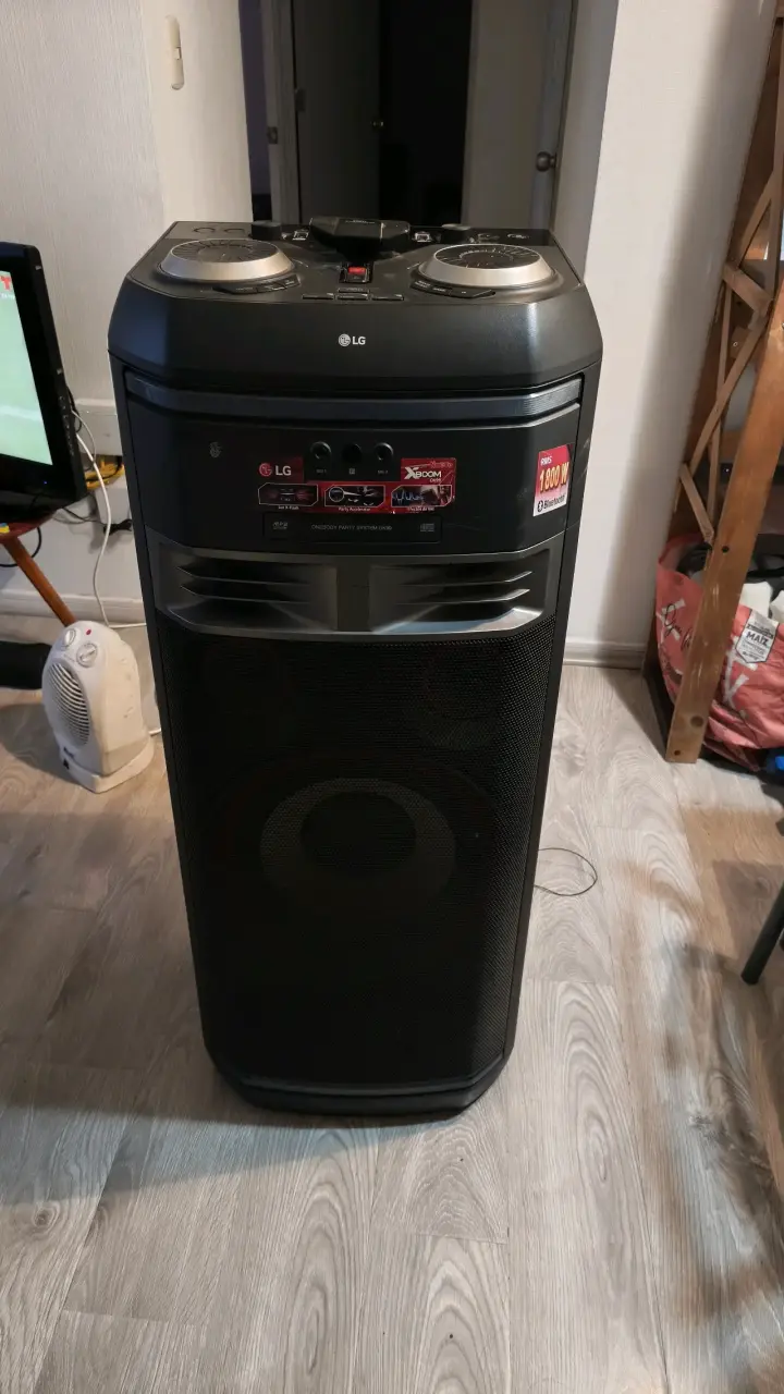 Parlante LG XBOOM 1800W Bluetooth - 1