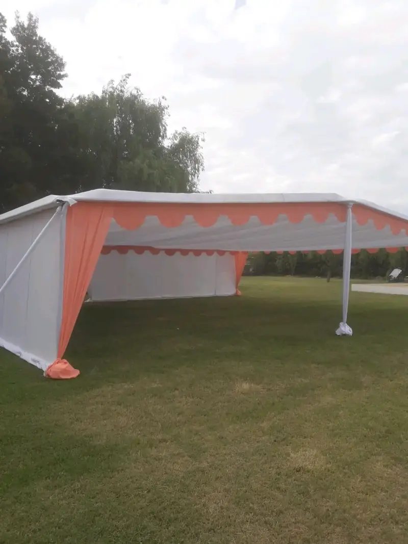 Carpa de eventos grande con cortinas blancas - 6