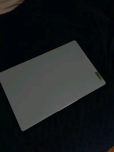 Laptop Lenovo con procesador AMD Ryzen - miniatura 3