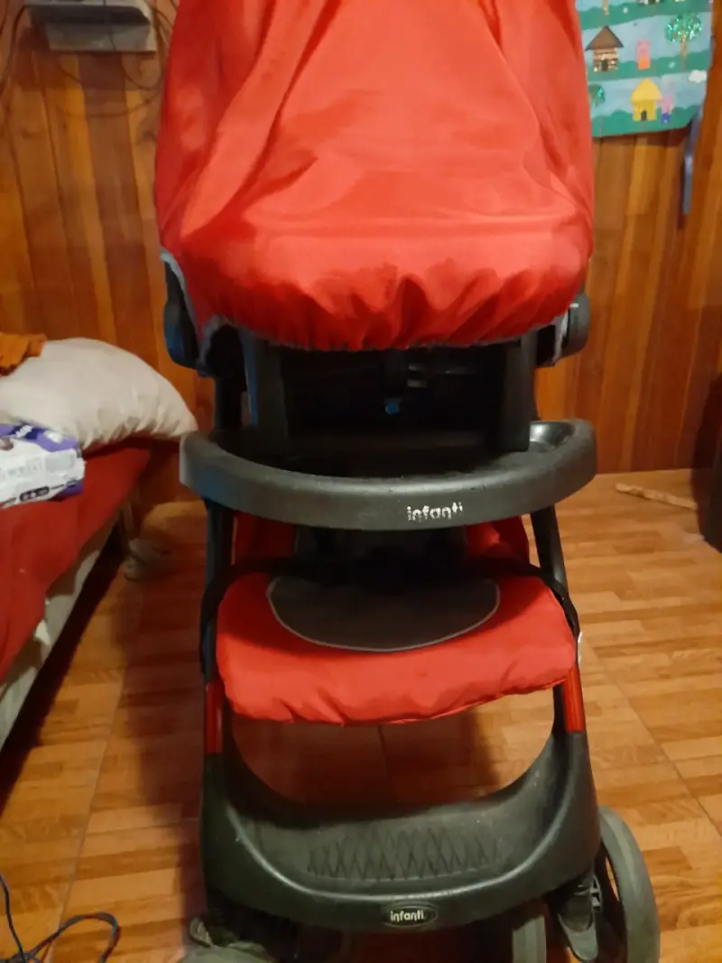 Coche de bebé rojo con silla de auto - 4
