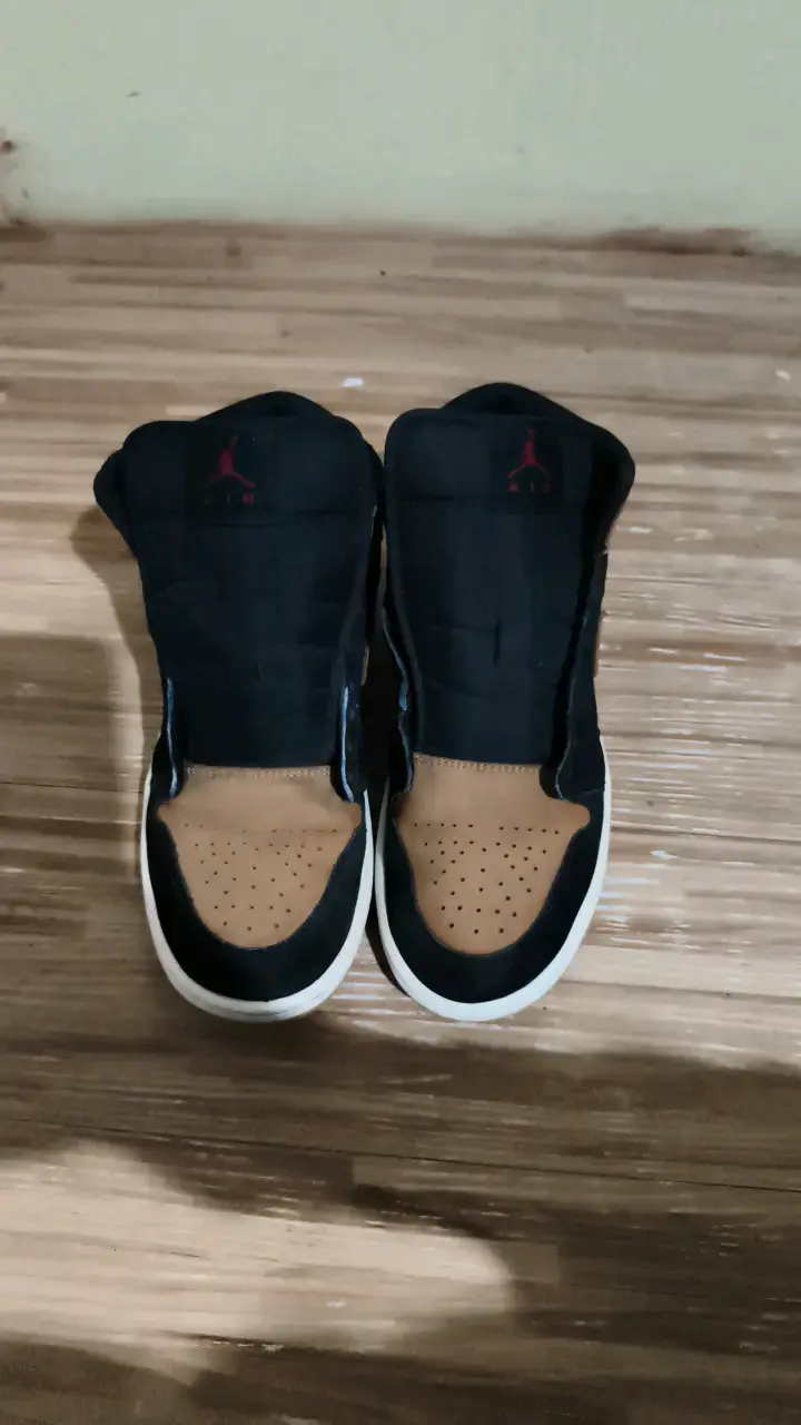 Zapatillas deportivas negras y beige - 1
