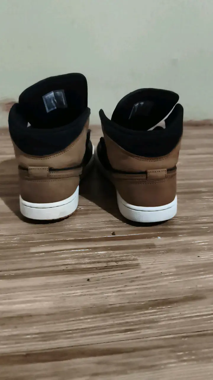 Zapatillas deportivas negras y beige - 4