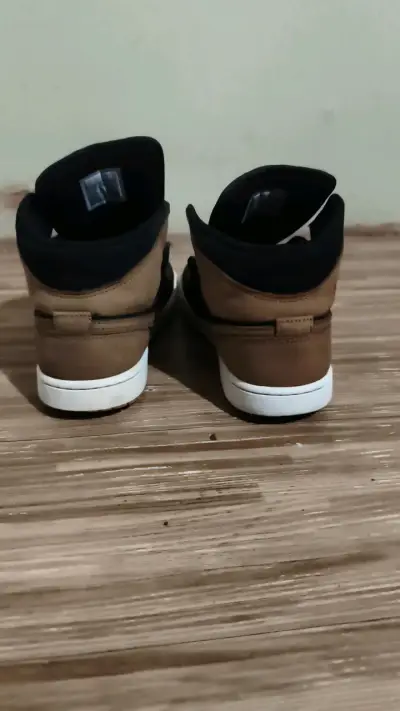 Zapatillas deportivas negras y beige - miniatura 4