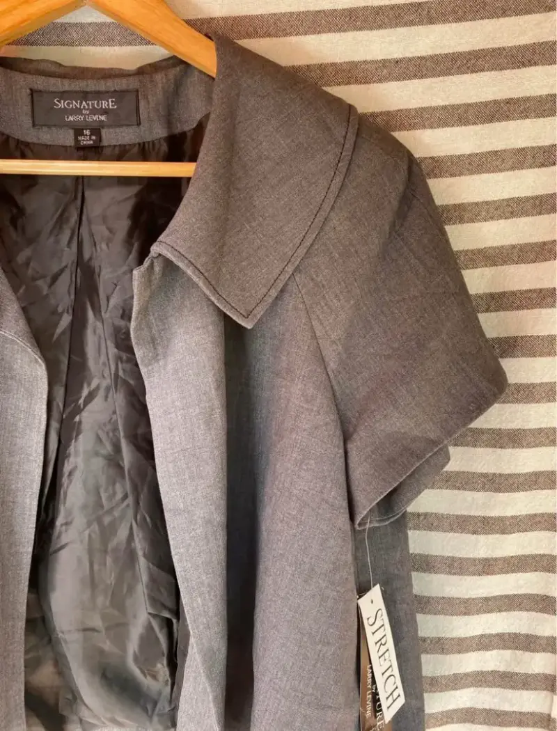 Blazer corto gris Signature para mujer - 2