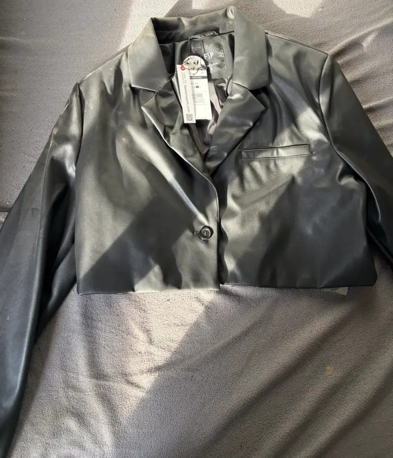 Chaqueta corta de cuero sintético negra - 2