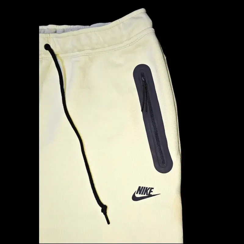 Pantalones deportivos Nike blancos con bolsillos - 3