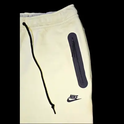 Pantalones deportivos Nike blancos con bolsillos - miniatura 3