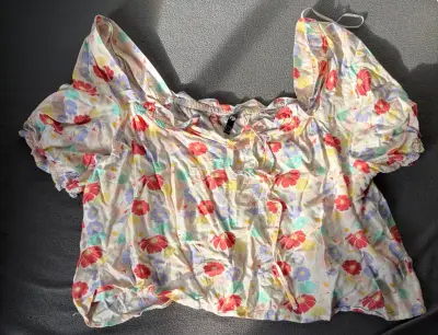 Blusa floral de verano con mangas abullonadas - miniatura 1