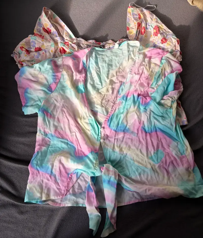 Blusa floral de verano con mangas abullonadas - 2