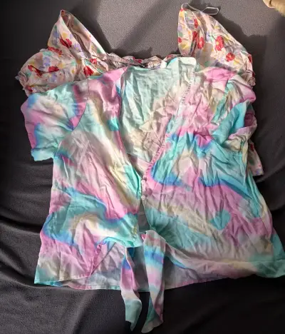 Blusa floral de verano con mangas abullonadas - miniatura 2