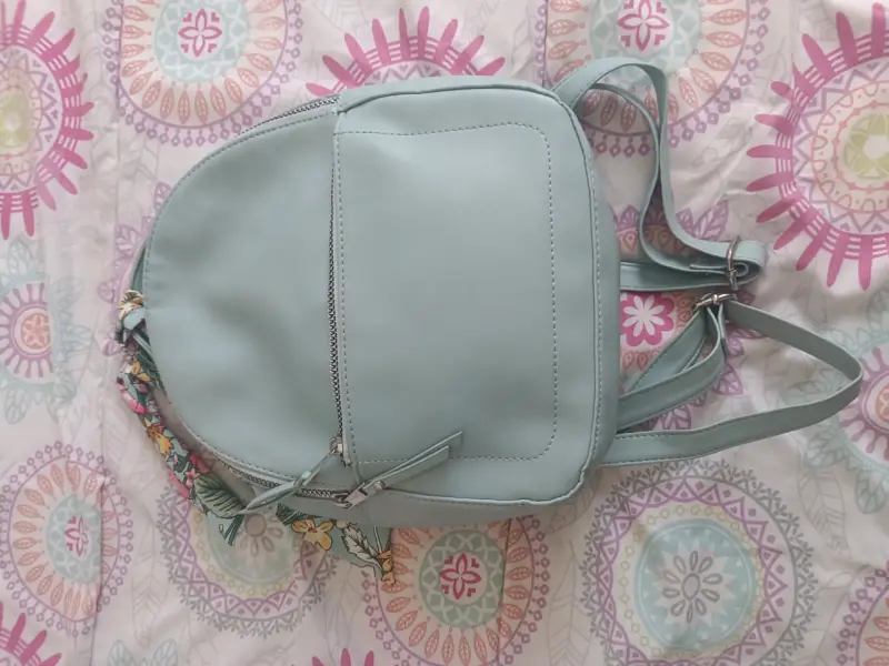 Mochila pequeña celeste con pañuelo decorativo - 2
