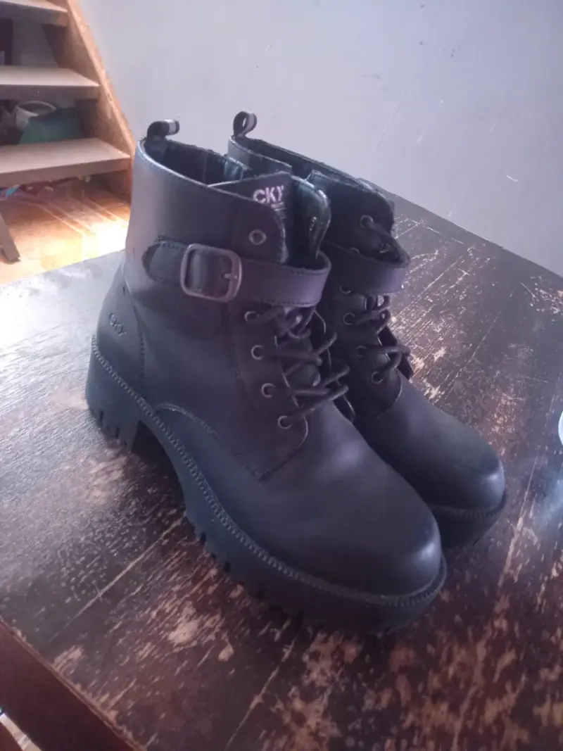 Botas negras CKY con hebilla talla 36 - 1