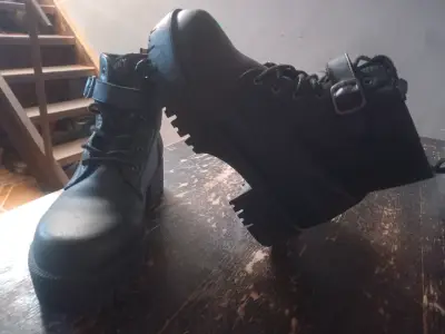 Botas negras CKY con hebilla talla 36 - miniatura 2