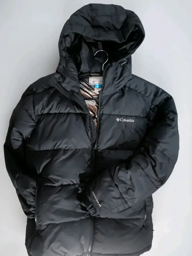 Chaqueta Columbia negra con capucha - 1