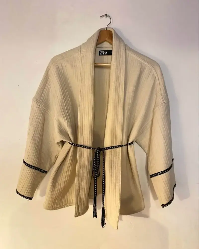Kimono beige Zara con cinturón decorativo - 1