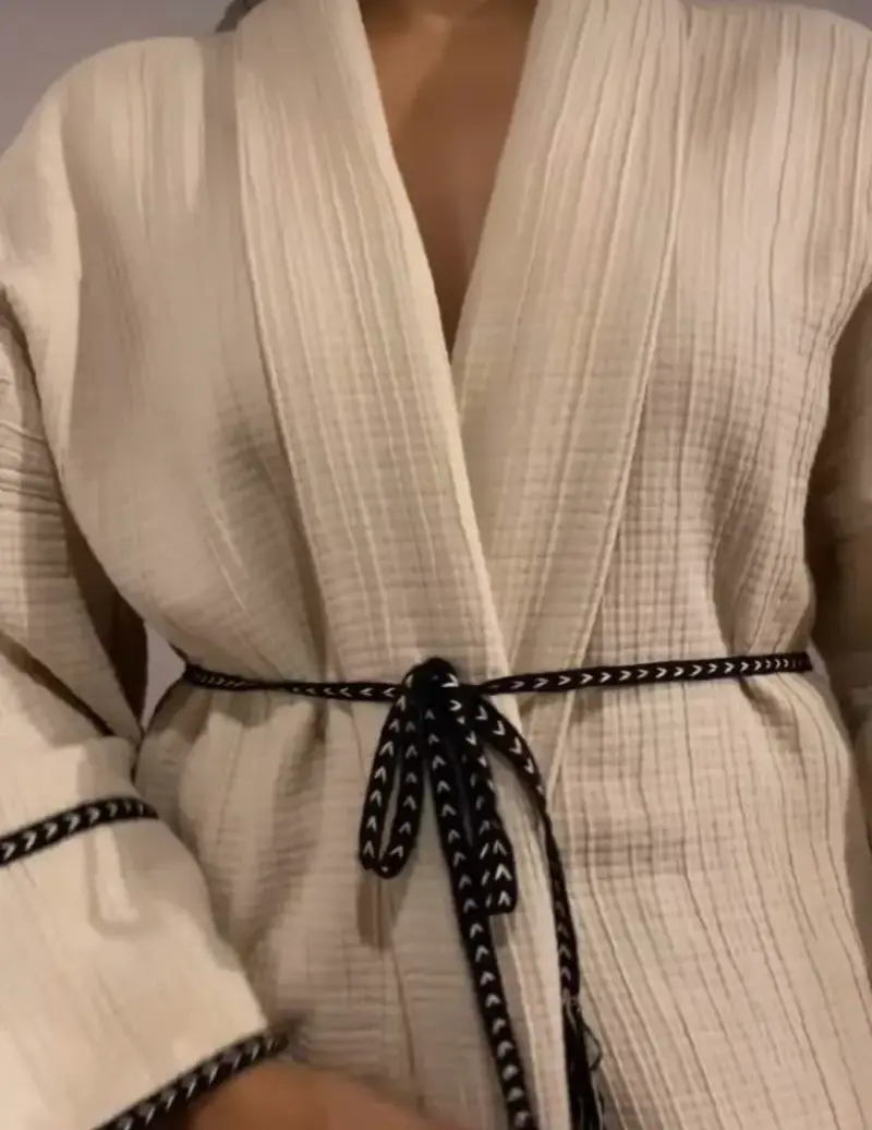 Kimono beige Zara con cinturón decorativo - 2