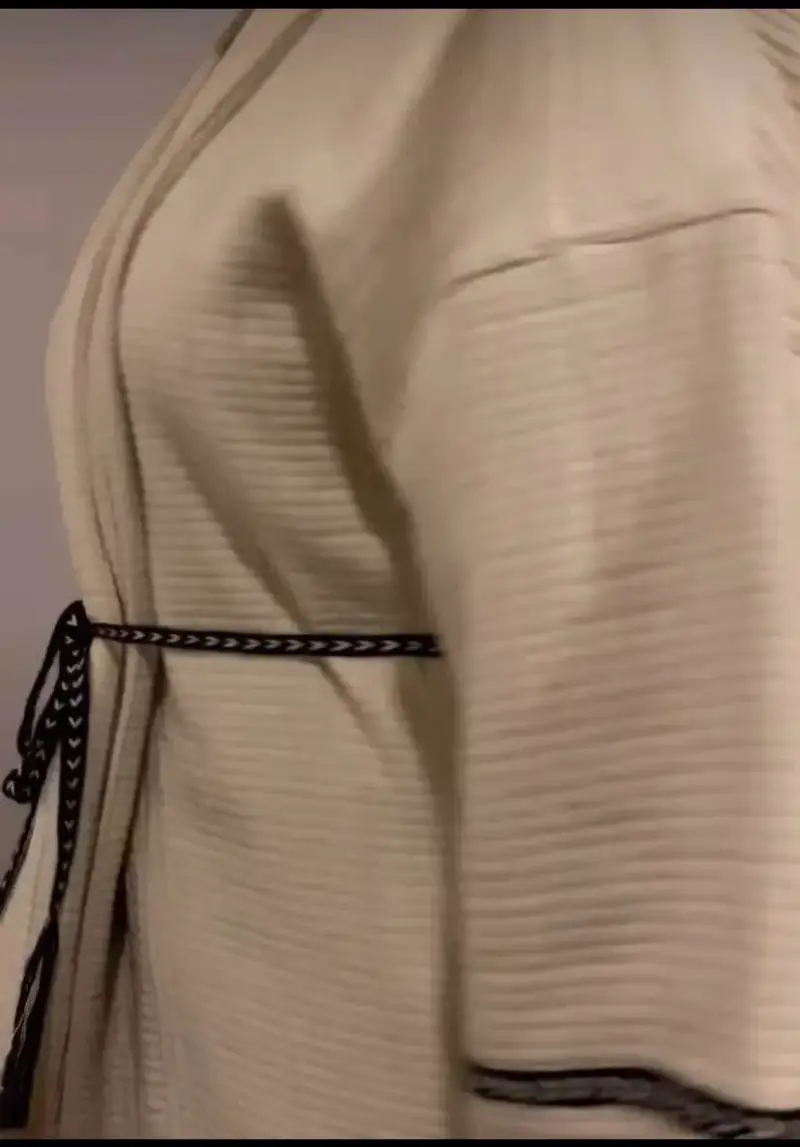 Kimono beige Zara con cinturón decorativo - 4