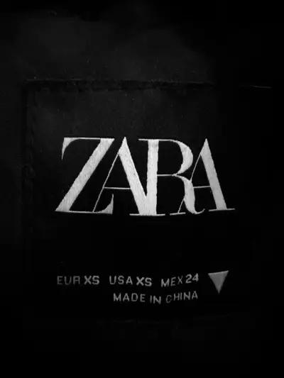 Chaqueta Puffer Zara Eco Cuero Negra XS - miniatura 3