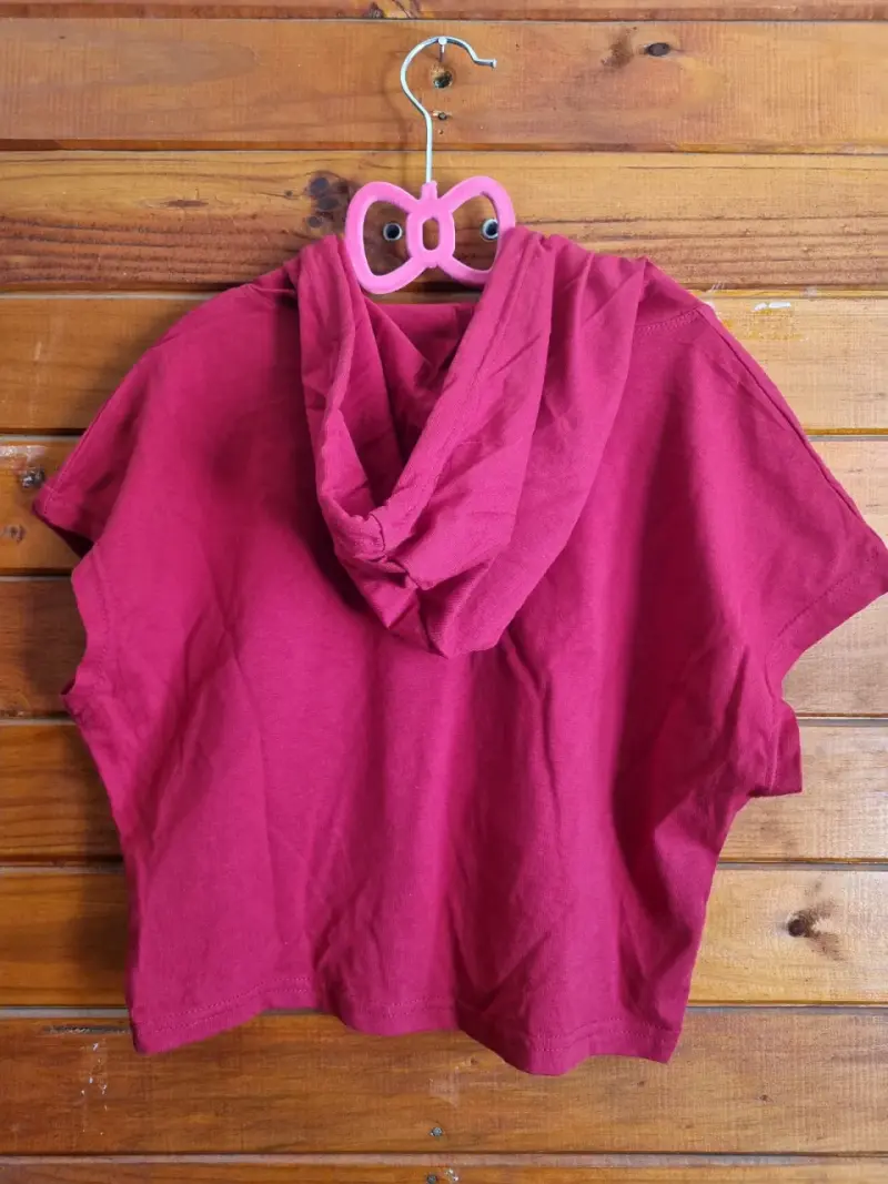 Polera corta roja con capucha 'Baby Girl' - 2