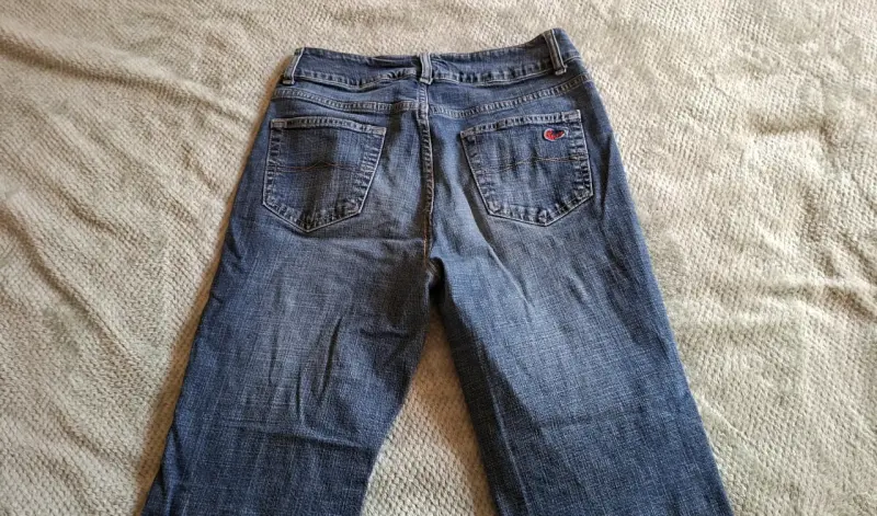 Jeans azul oscuro estilo clásico para mujer - 2