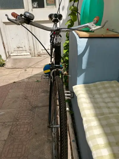 Bicicleta urbana negra  marca Phoenix de 1945 - miniatura 2