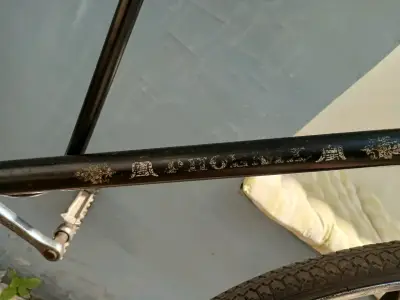 Bicicleta urbana negra  marca Phoenix de 1945 - miniatura 4