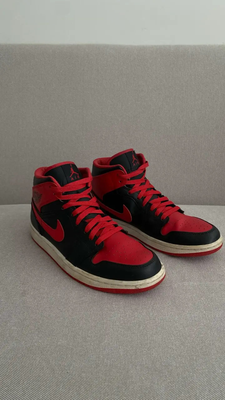 Zapatillas Nike Air Jordan negras y rojas - 2