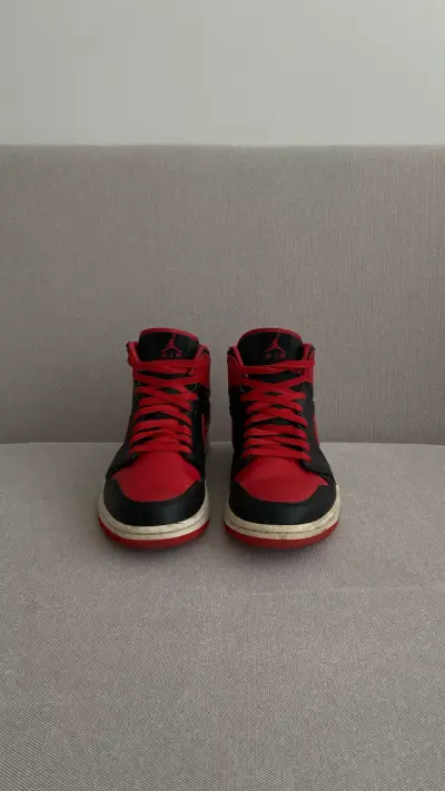 Zapatillas Nike Air Jordan negras y rojas - miniatura 4