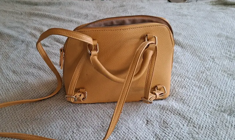Bolso de cuero camel con correa ajustable - 1